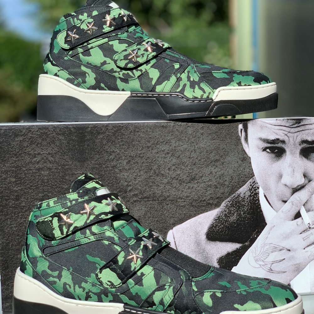 All sizes are available. - Picture 2 of 8